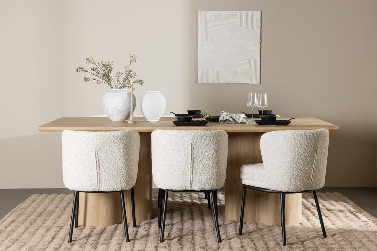 Olivia Esstisch mit Agnes Stühlen in Weiss präsentiert im Onlineshop von KAQTU Design AG. Esszimmerset ist von Venture Home