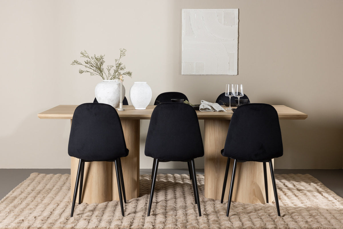 Olivia Esstisch mit Polar Stühlen in Schwarz präsentiert im Onlineshop von KAQTU Design AG. Esszimmerset ist von Venture Home