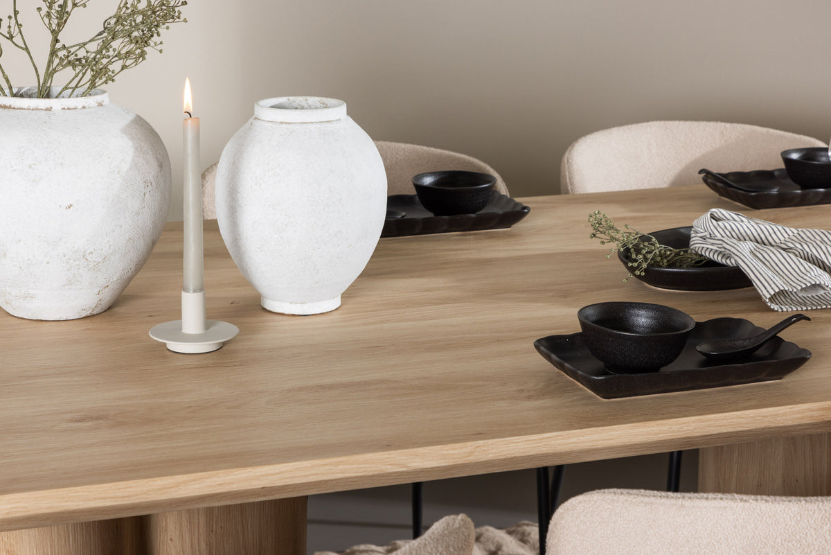 Olivia Esstisch mit Modesto Stühlen in Beige präsentiert im Onlineshop von KAQTU Design AG. Esszimmerset ist von Venture Home