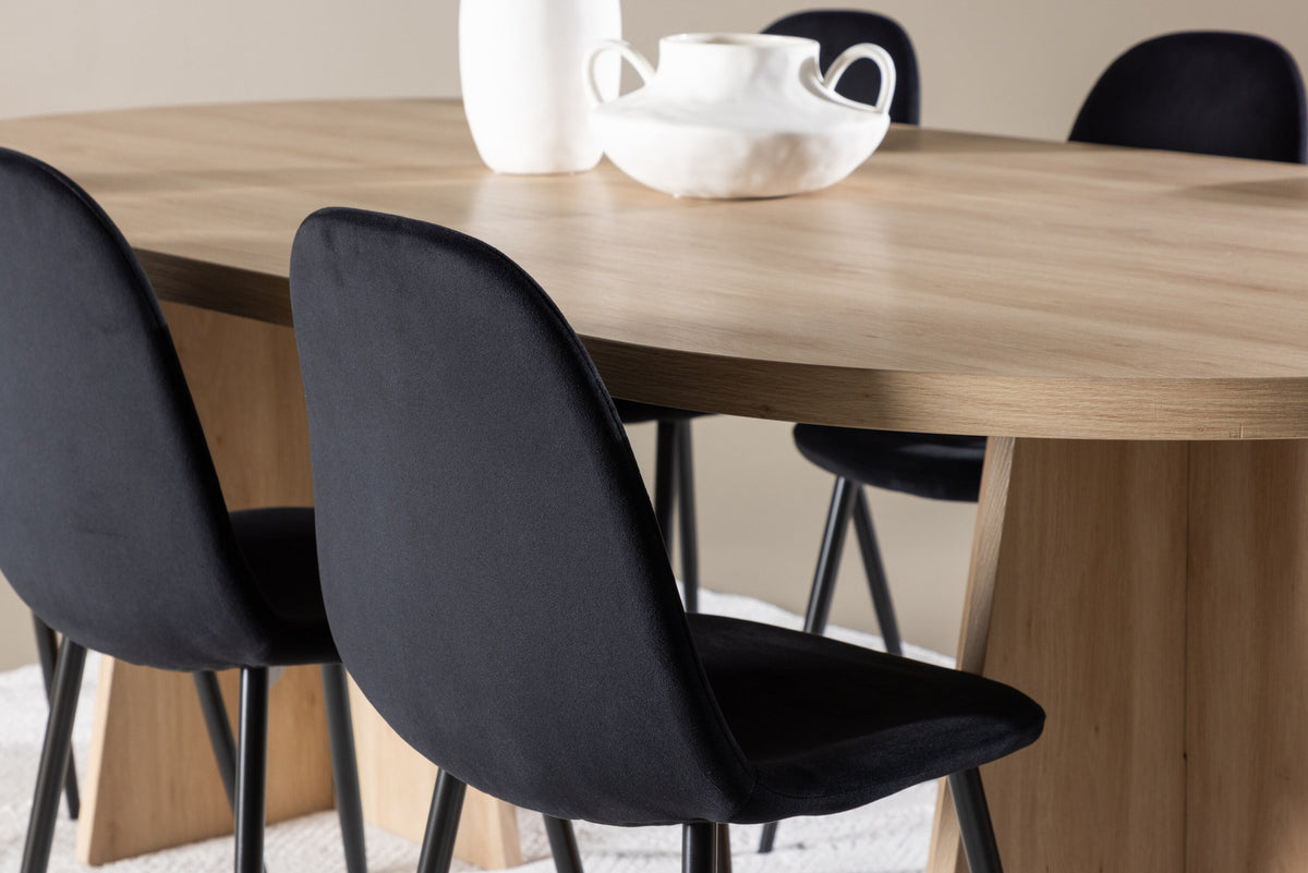 Bootcut Esstisch mit Polar Stühlen in Schwarz präsentiert im Onlineshop von KAQTU Design AG. Esszimmerset ist von Venture Home