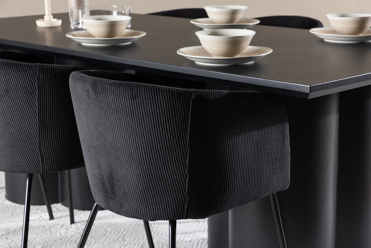 Olivia Esstisch mit Stühlen von Berit in Schwarz präsentiert im Onlineshop von KAQTU Design AG. Esszimmerset ist von Venture Home