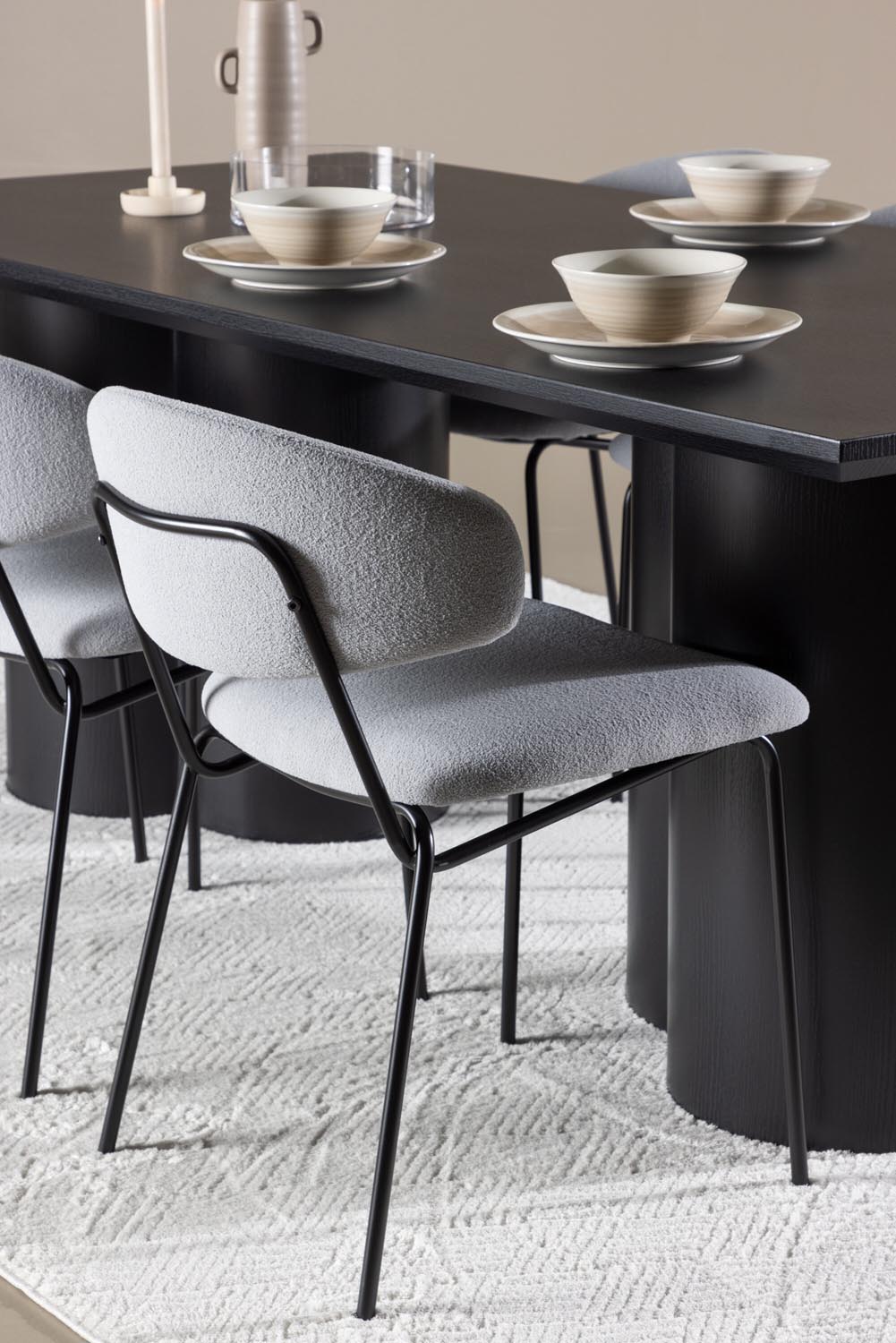 Esstisch Olivia mit Stühlen Chico in  präsentiert im Onlineshop von KAQTU Design AG. Esszimmerset ist von Venture Home