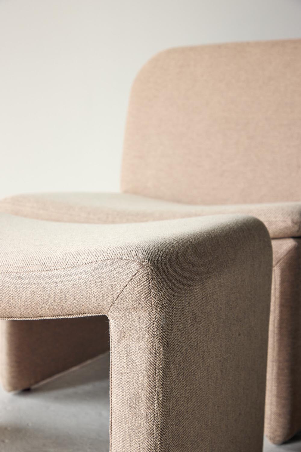 Bonn Sessel + Ottoman in Braun präsentiert im Onlineshop von KAQTU Design AG. Sessel ist von Venture Home