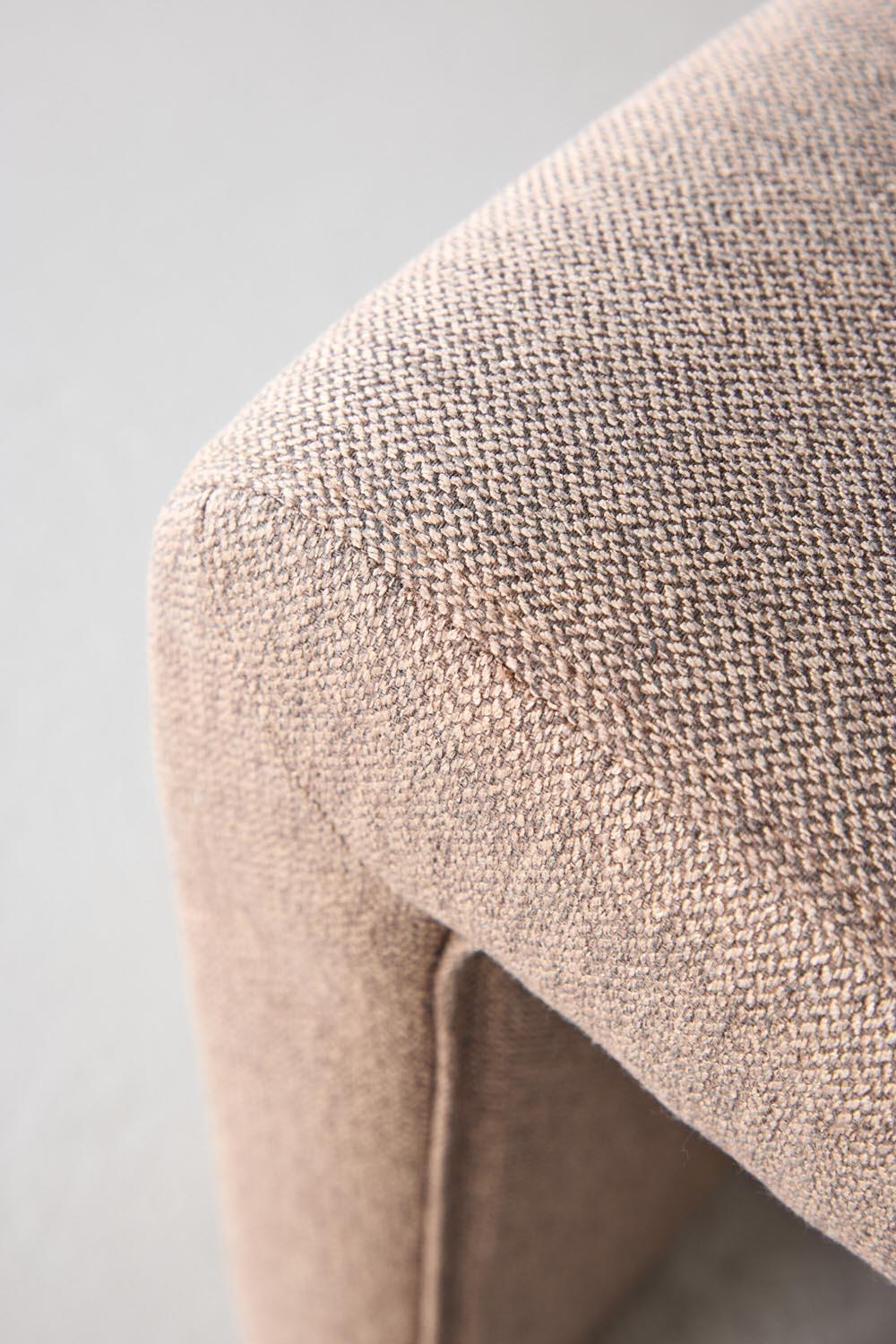 Bonn Sessel + Ottoman in Braun präsentiert im Onlineshop von KAQTU Design AG. Sessel ist von Venture Home