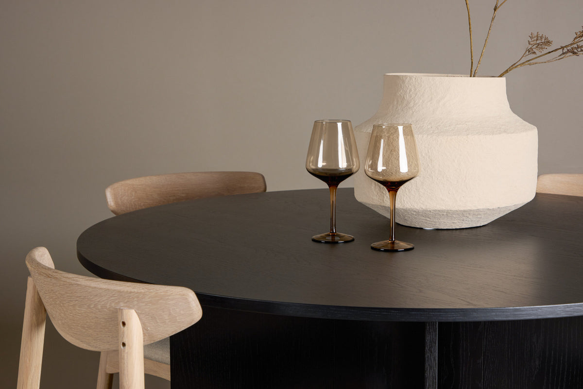 Tyresö Esstisch mit Ven Stühlen in Whitewash präsentiert im Onlineshop von KAQTU Design AG. Esszimmerset ist von Venture Home