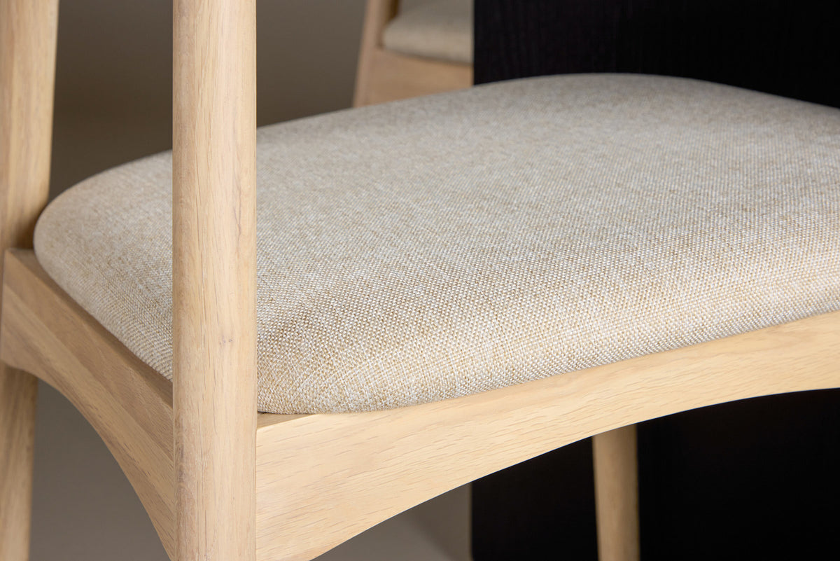Tyresö Esstisch mit Ven Stühlen in Whitewash präsentiert im Onlineshop von KAQTU Design AG. Esszimmerset ist von Venture Home