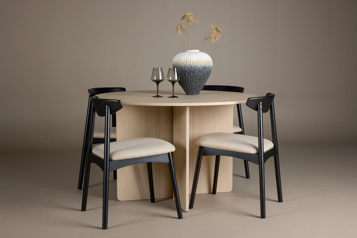 Tyresö Esstisch mit Ven Stühlen in Schwarz präsentiert im Onlineshop von KAQTU Design AG. Esszimmerset ist von Venture Home