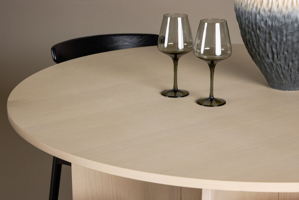 Tyresö Esstisch mit Ven Stühlen in Schwarz präsentiert im Onlineshop von KAQTU Design AG. Esszimmerset ist von Venture Home