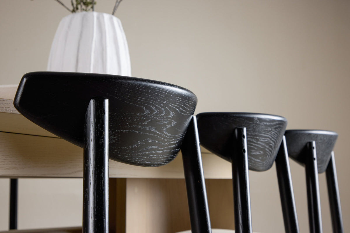 Tyresö Esstisch mit Ven Stühlen in Schwarz präsentiert im Onlineshop von KAQTU Design AG. Esszimmerset ist von Venture Home