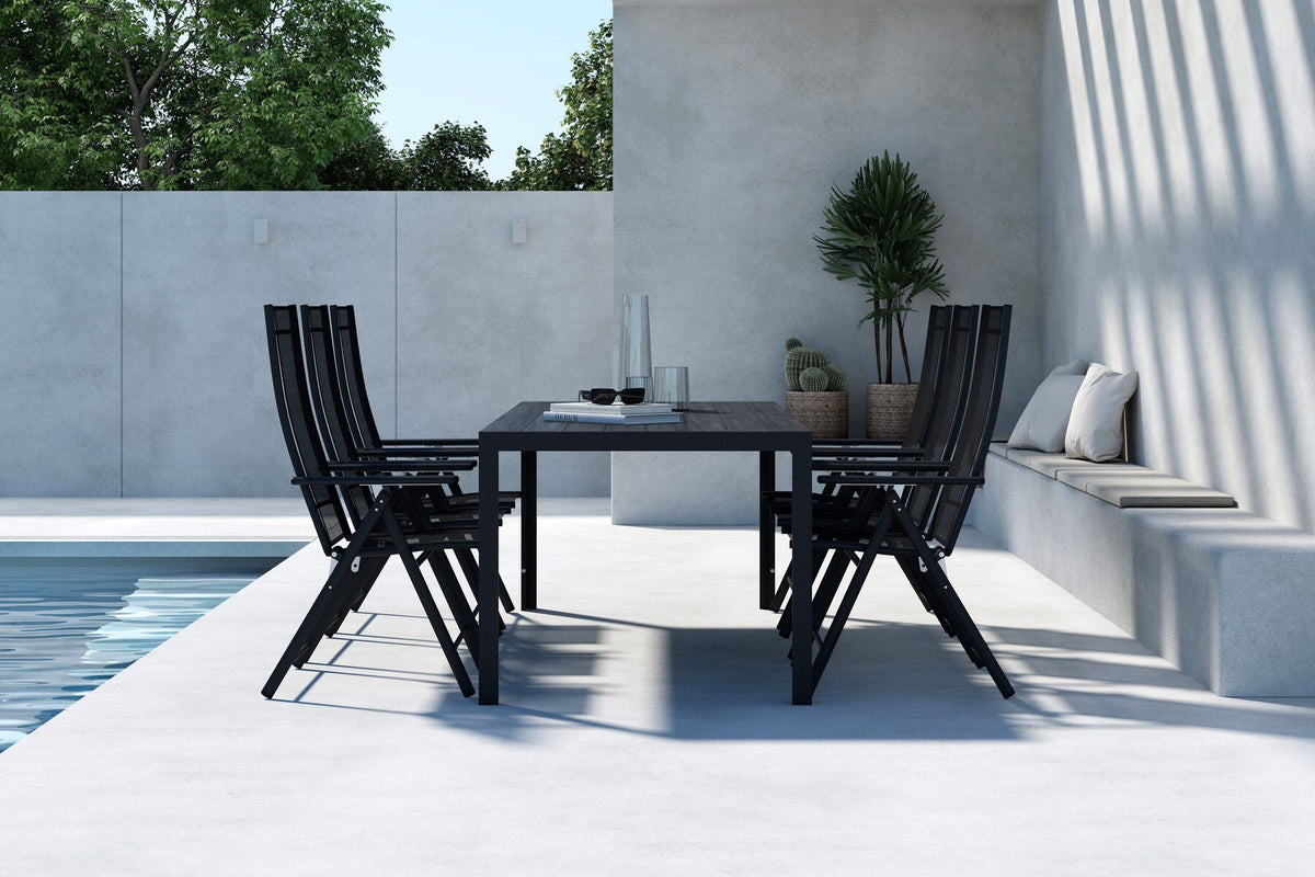 Schwarzes Gartentischset Mirko mit Levanzo Stühlen: Aluminiumtisch mit Sperrholzplatte und Stühlen mit Stahlgestell und Textilene-Sitzfläche