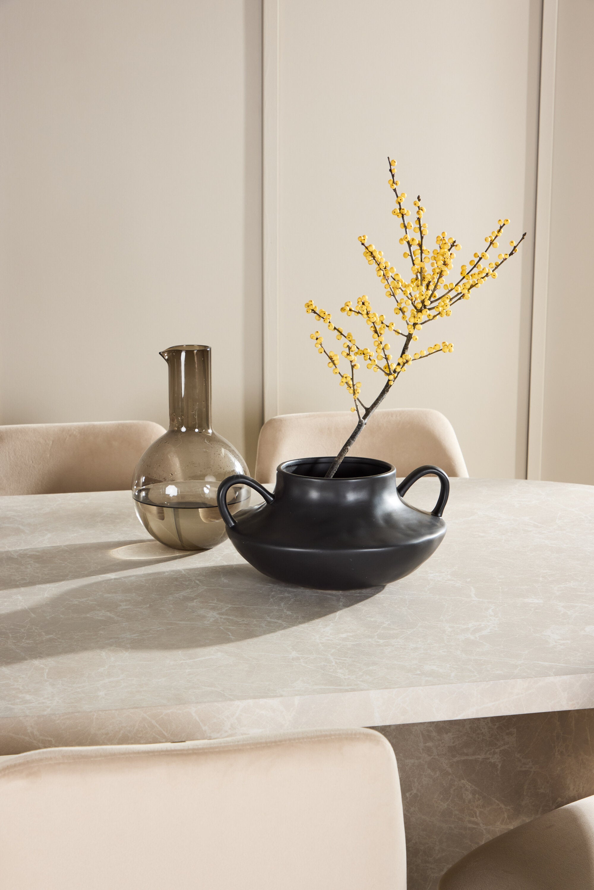 Esstisch Narvik mit Nachtstuhl in Beige präsentiert im Onlineshop von KAQTU Design AG. Esszimmerset ist von Venture Home