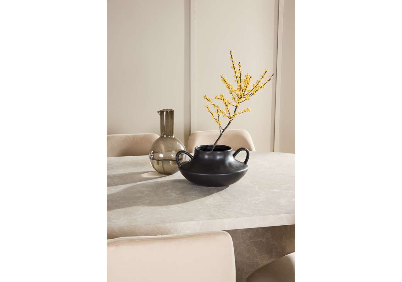 Moderner Esstisch Narvik mit Nachtstuhl von Venture Home, ideal für stilvolle und zeitgemässe Esszimmer.