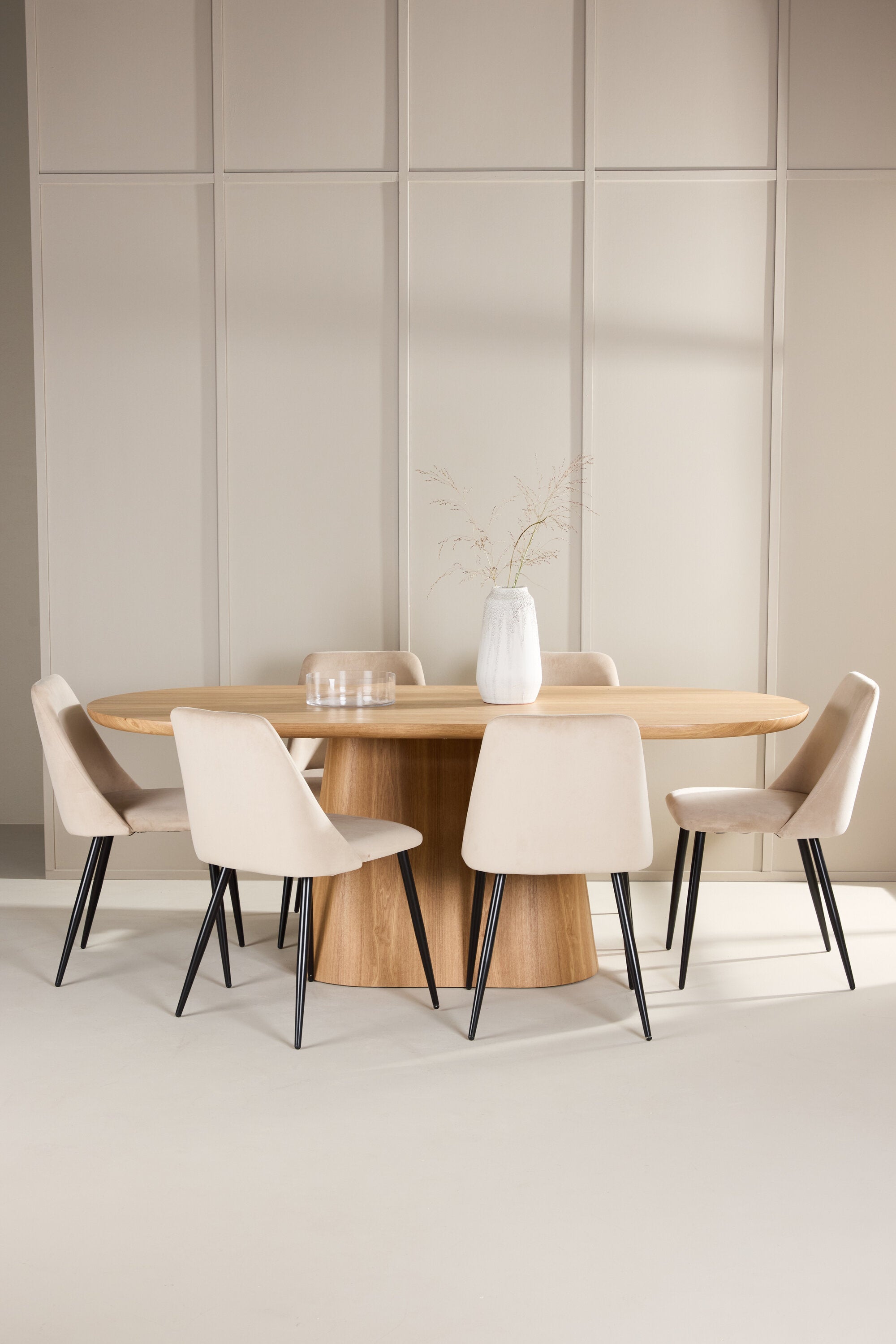 Esstisch Stjärnö mit Nachtstuhl in Nature präsentiert im Onlineshop von KAQTU Design AG. Esszimmerset ist von Venture Home