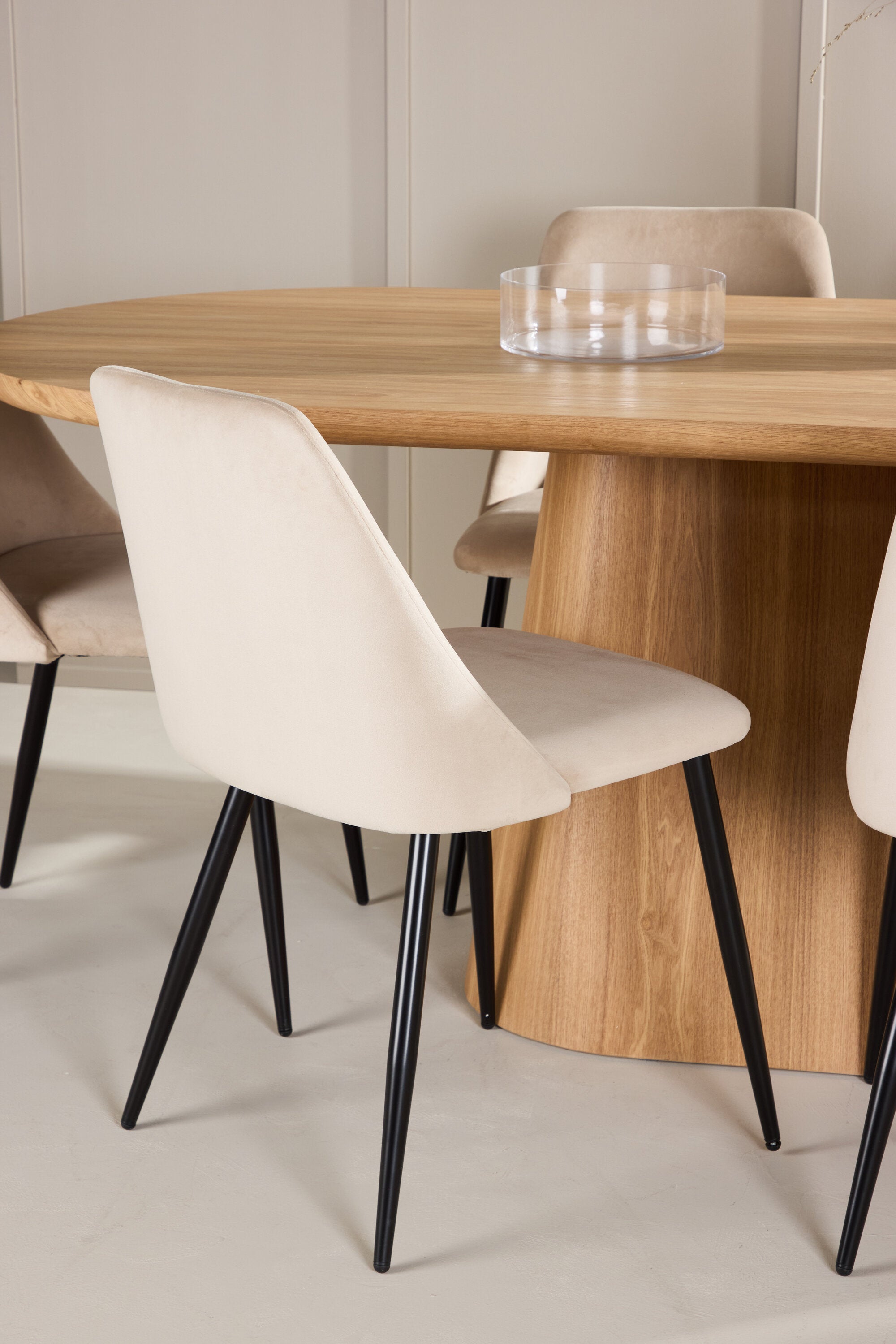 Esstisch Stjärnö mit Nachtstuhl in Nature präsentiert im Onlineshop von KAQTU Design AG. Esszimmerset ist von Venture Home