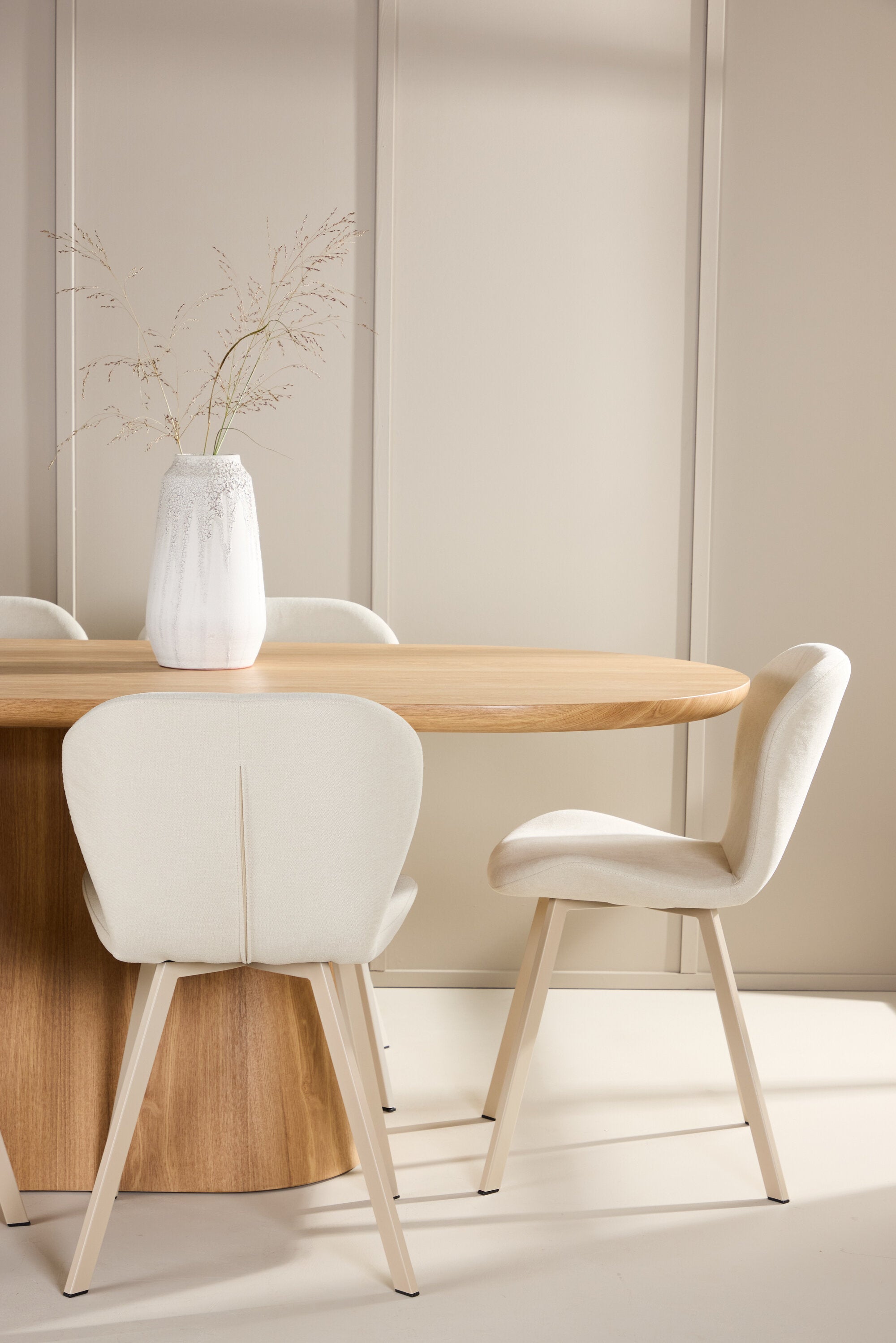 Esstisch Stjärnö mit Lilja Stuhl in Nature präsentiert im Onlineshop von KAQTU Design AG. Esszimmerset ist von Venture Home