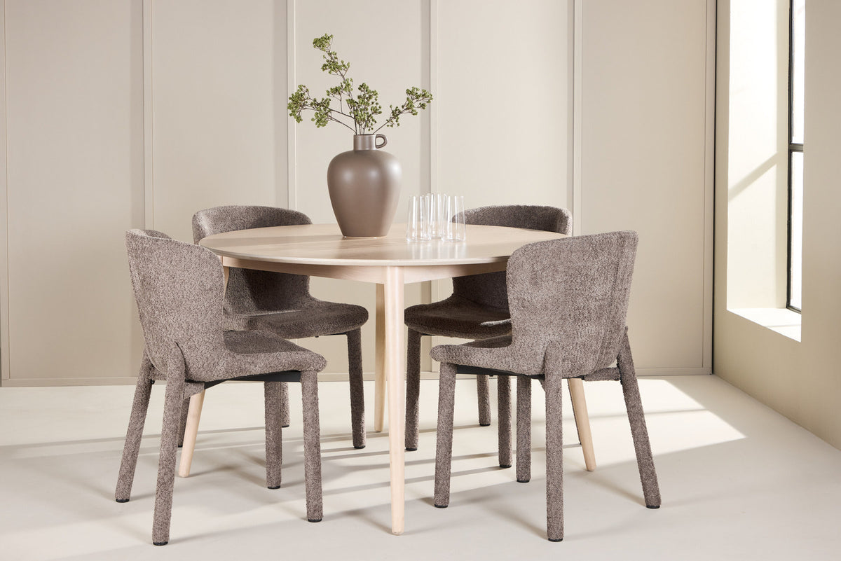 Rundes Esszimmerset Flora & Astoria von Venture Home: Esstisch ⌀120 cm in Whitewash aus MDF und Gummiholz mit zwei braunen gepolsterten Stühlen.