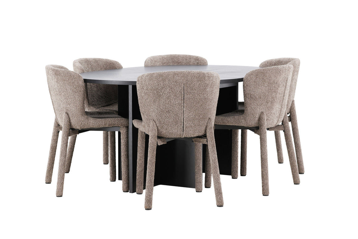 Esszimmerset von Venture Home: rechteckiger Esstisch mit schwarzer MDF-Platte und Stahlbeinen sowie zwei Stühle mit braunem Bouclé-Bezug.