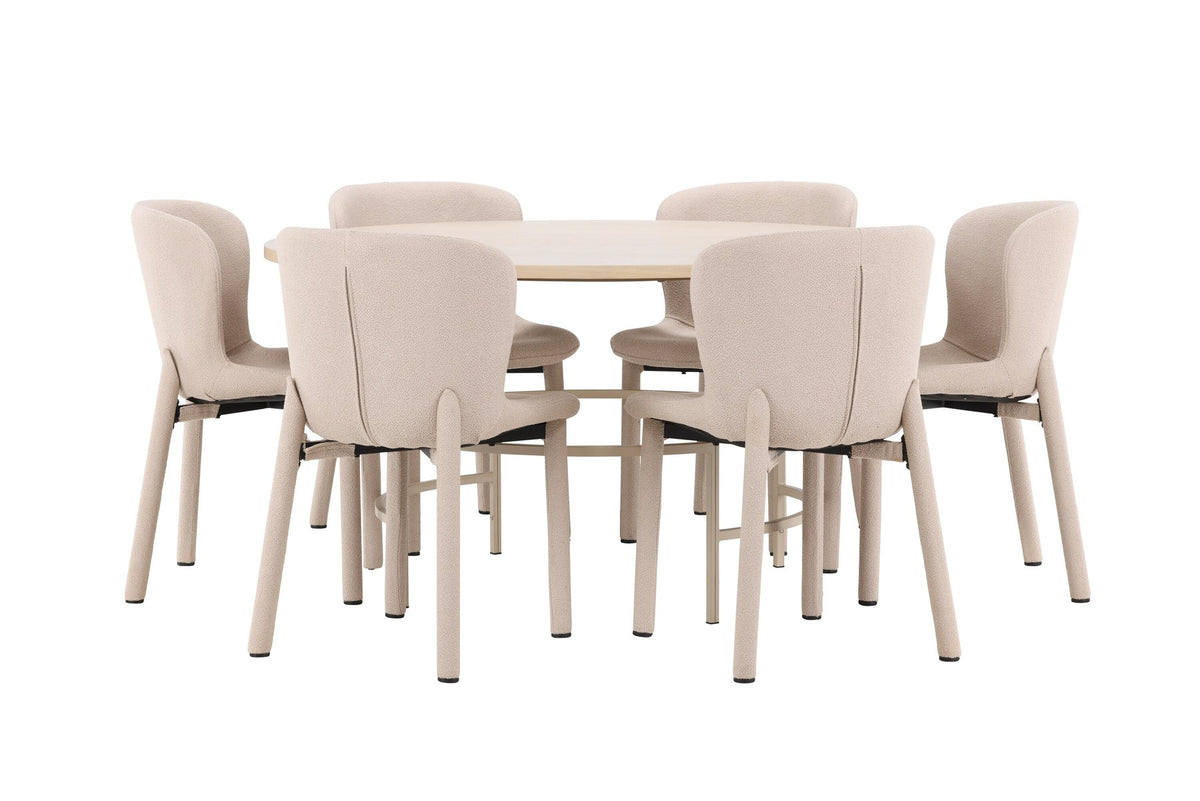 Runder Esstisch Copenhagen aus MDF in White Wash mit sechs Astoria-Stühlen aus Metall mit beiger Bouclé-Polsterung im Esszimmer.