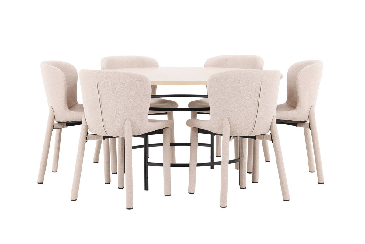 Runder Esstisch Copenhagen aus MDF in White Wash mit sechs Astoria-Stühlen aus Metall mit beiger Bouclé-Polsterung im Esszimmer.