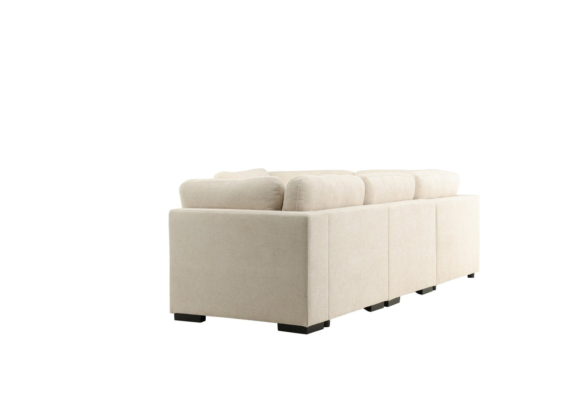 Ecksofa Salerno in Beige mit Polyesterbezug, beigen Kissen und schlanken schwarzen Kunststoffbeinen, Sitzhöhe 47 cm.