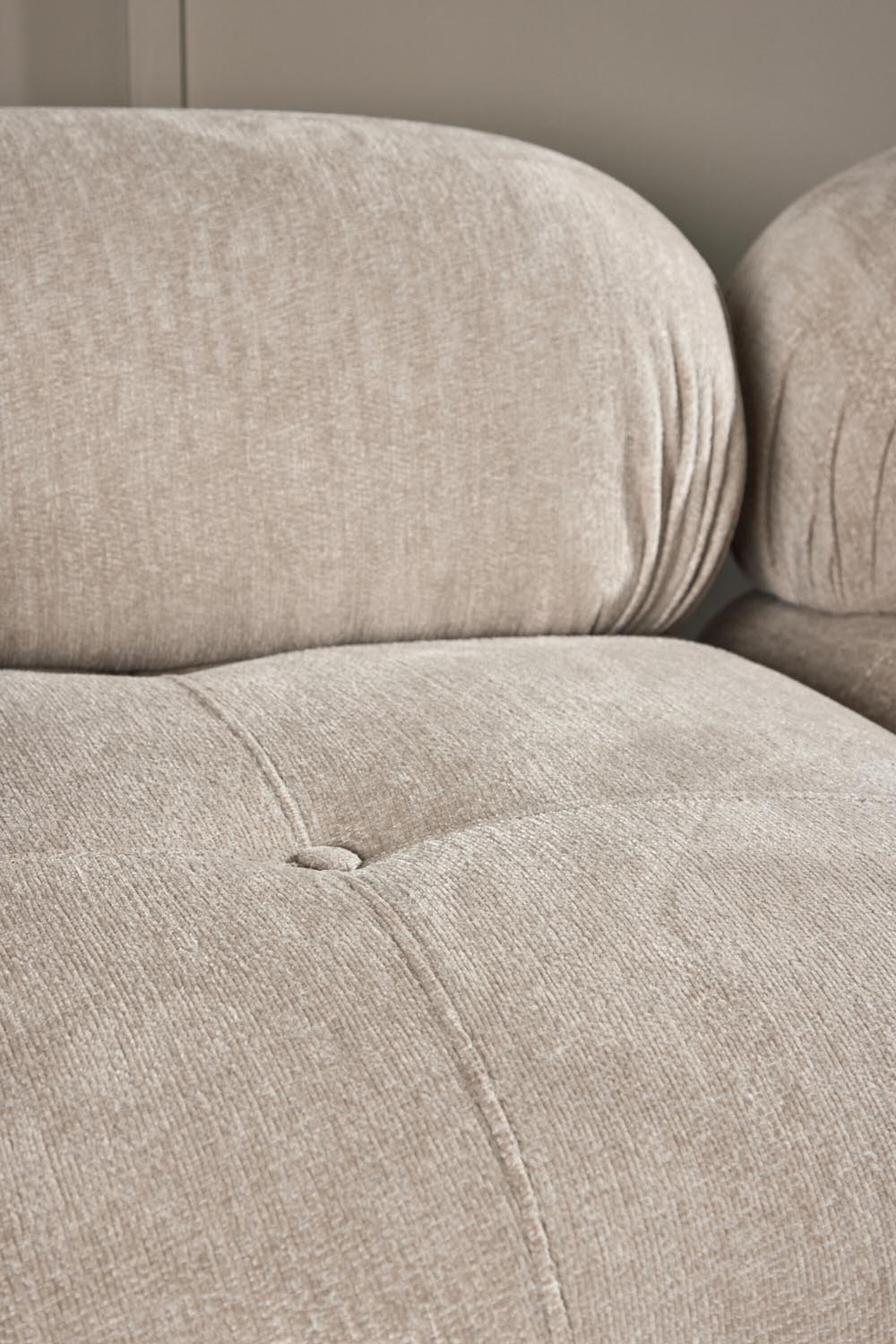 Mika 2-Sitzer-Sofa in Beige präsentiert im Onlineshop von KAQTU Design AG. 2er Sofa ist von Venture Home