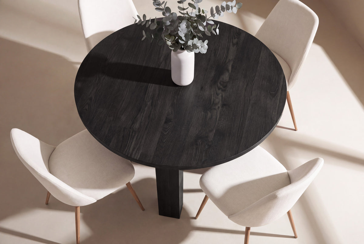 Juno Esstisch-Set mit Stühlen Night in Beige präsentiert im Onlineshop von KAQTU Design AG. Esszimmerset ist von Venture Home