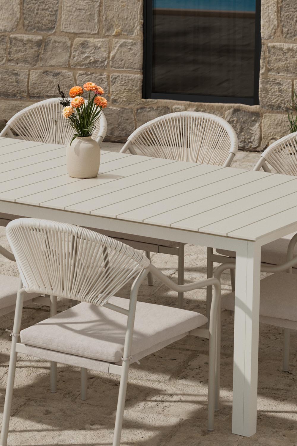 Levels Esstisch mit Paros Stühlen in  präsentiert im Onlineshop von KAQTU Design AG. Gartentischset ist von Venture Home