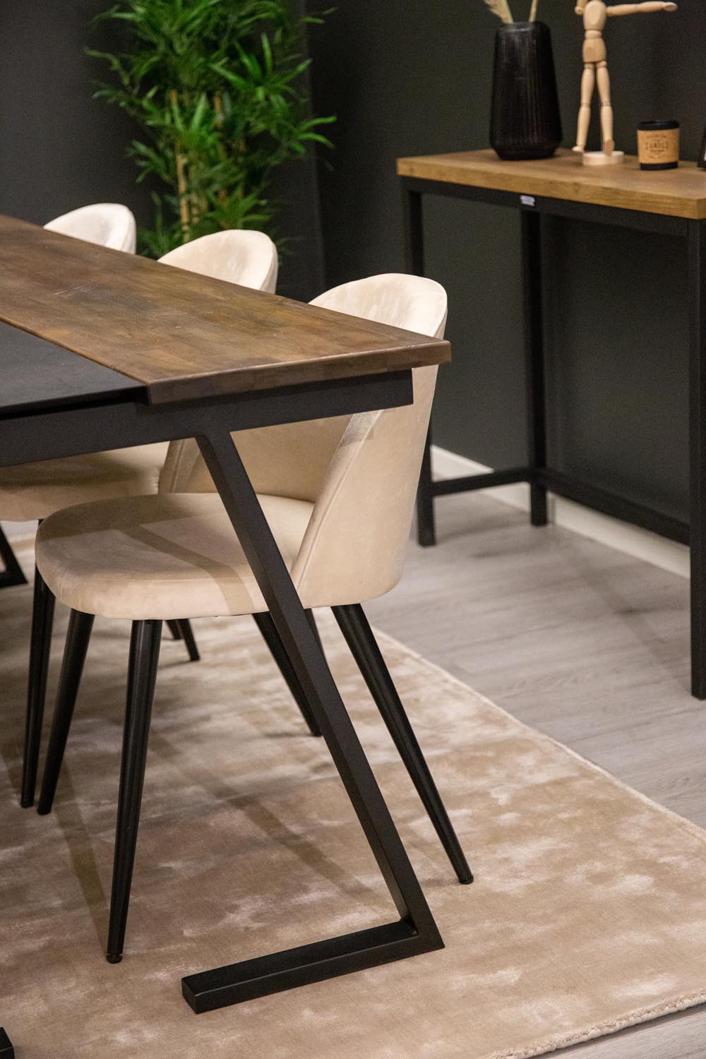 Jakarta Esszimmerset + Velvet 200cm/6St. in Beige, Schwarz präsentiert im Onlineshop von KAQTU Design AG. Esszimmerset ist von Venture Home