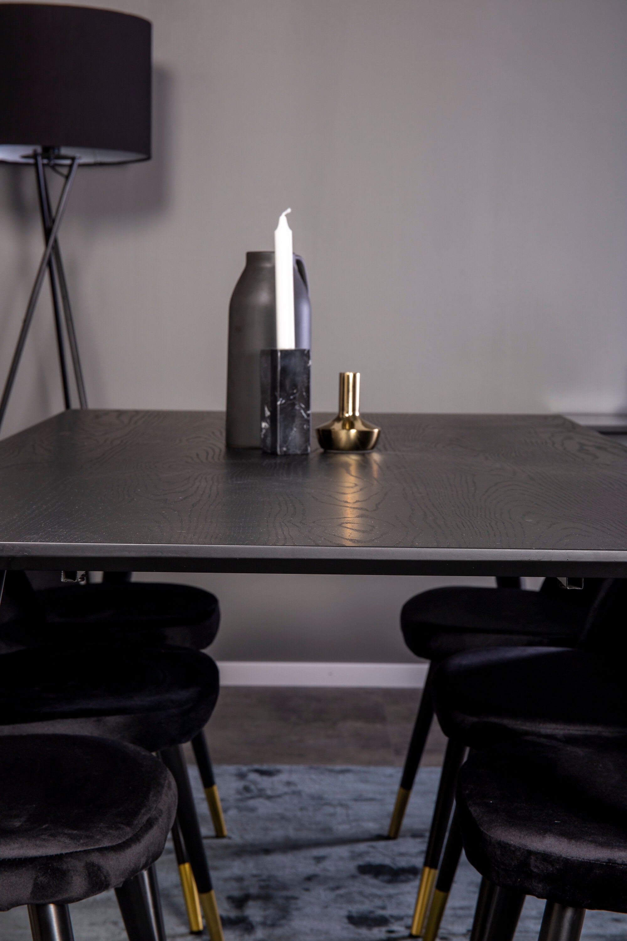 Dipp Esszimmerset + Velvet 180cm/6St. in Schwarz / Gold präsentiert im Onlineshop von KAQTU Design AG. Esszimmerset ist von Venture Home