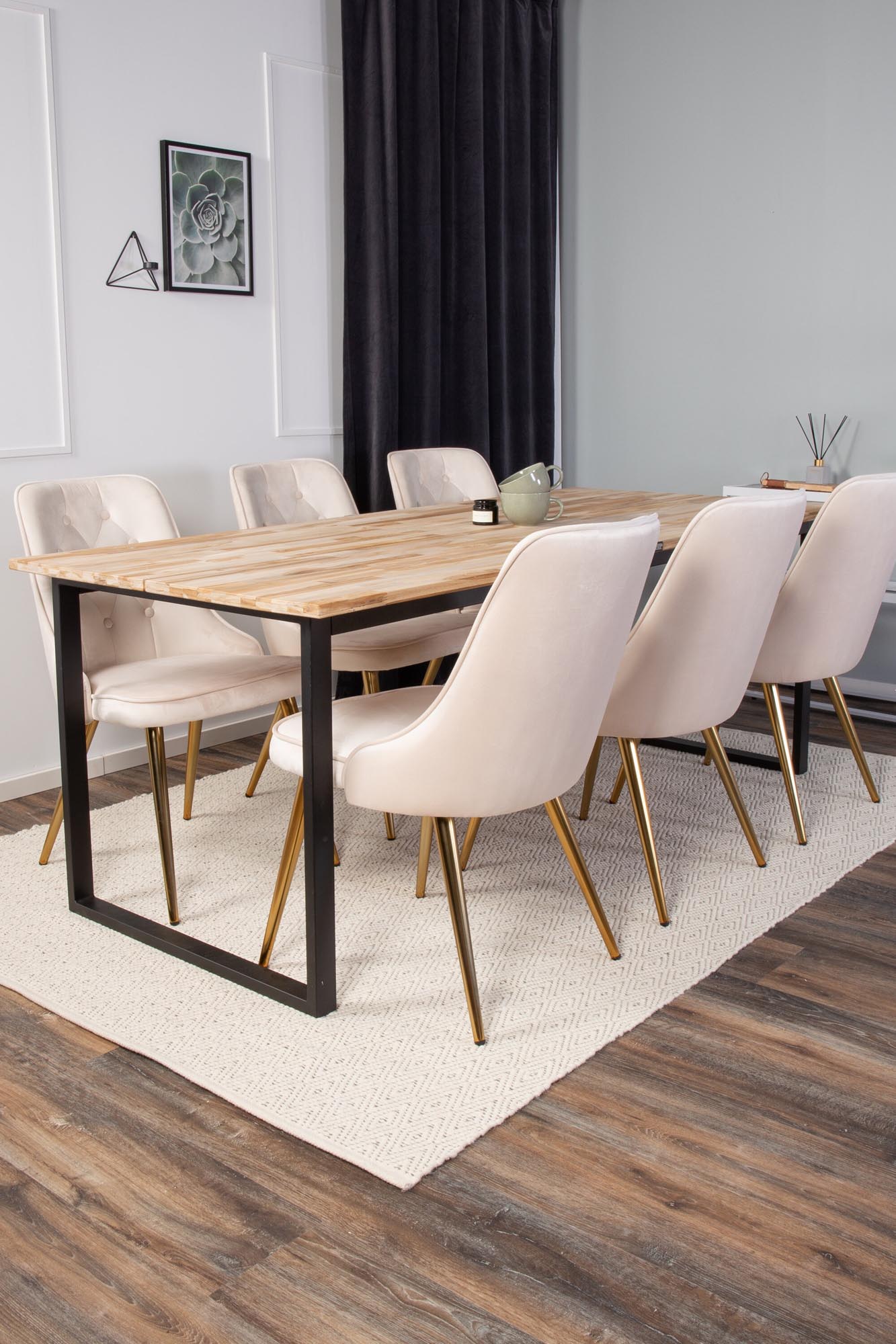 Cirebon Esszimmerset + Velvet Deluxe 200cm/4St. in Beige, Gold präsentiert im Onlineshop von KAQTU Design AG. Esszimmerset ist von Venture Home