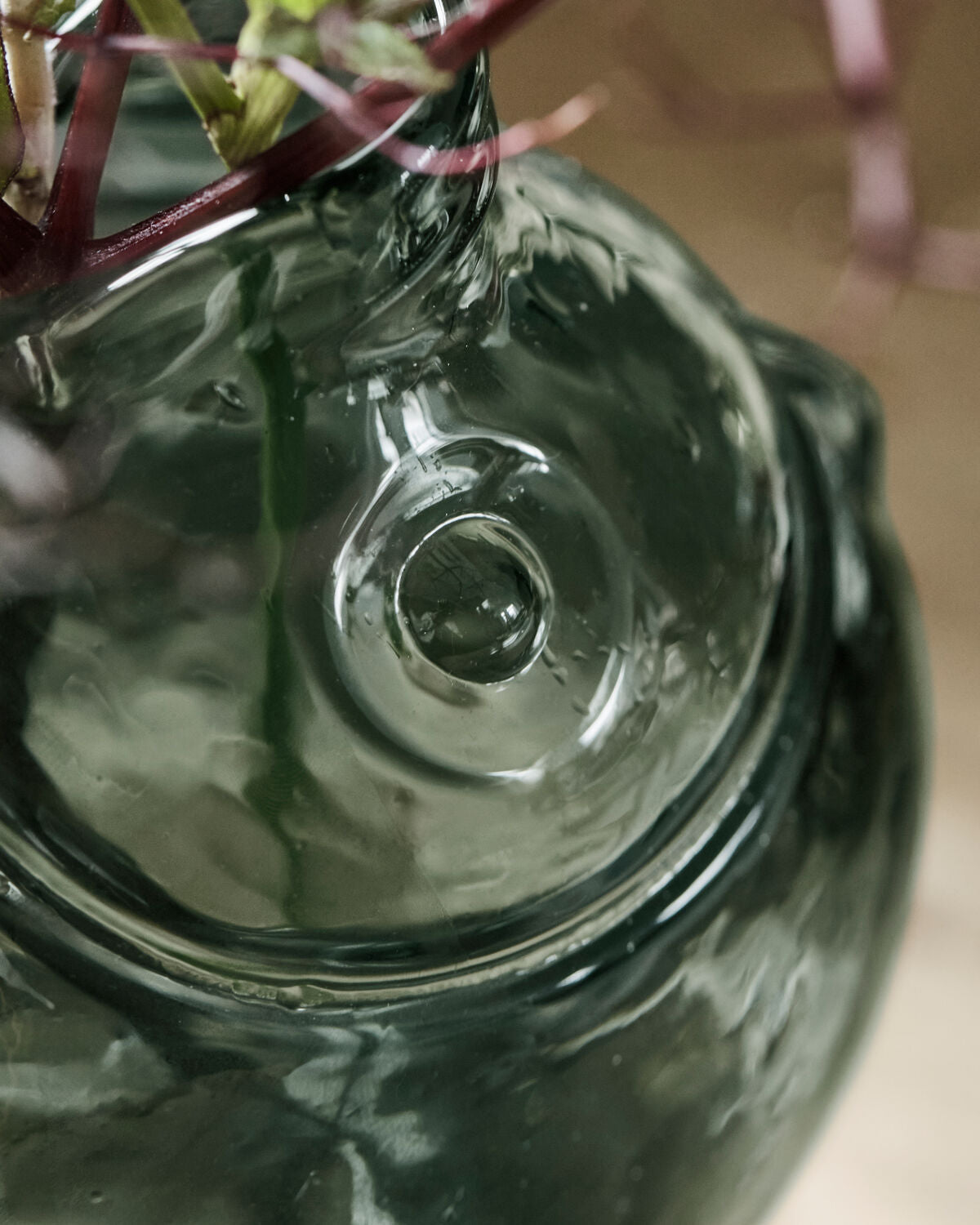 Vase, HDFish, Rauchgrau in Rauchgrau präsentiert im Onlineshop von KAQTU Design AG. Vase ist von House Doctor
