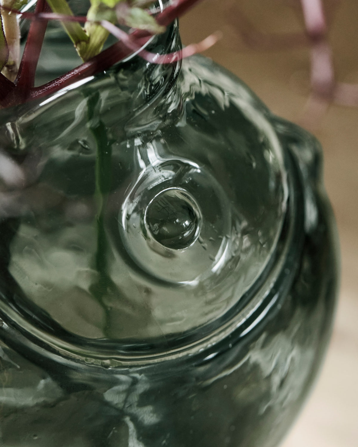 Vase, HDFish, Rauchgrau in Rauchgrau präsentiert im Onlineshop von KAQTU Design AG. Vase ist von House Doctor