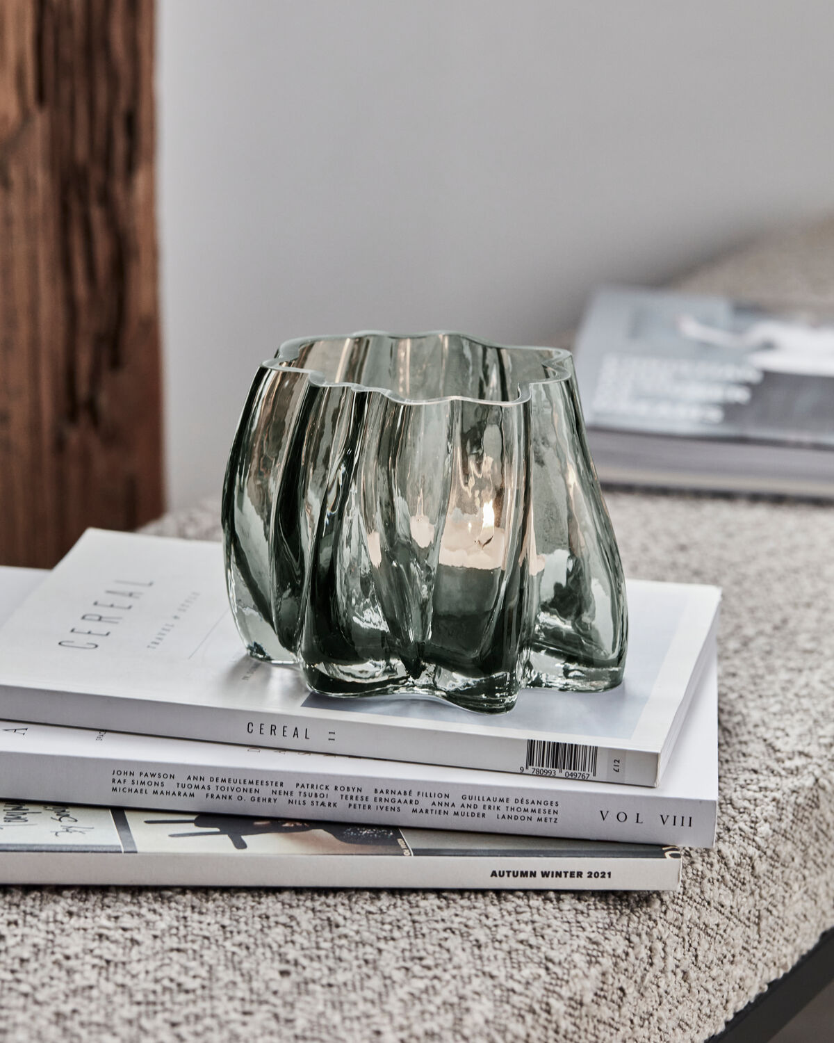 Teelichthalter, HDCurva, Rauchgrau in Rauchgrau präsentiert im Onlineshop von KAQTU Design AG. Kerzenständer ist von House Doctor