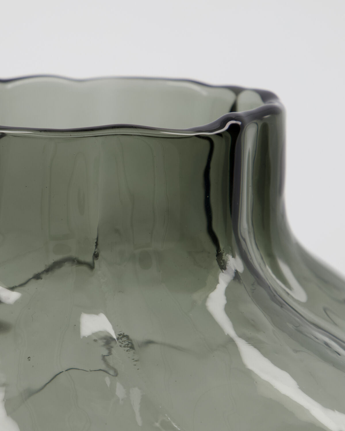 Vase, HDTurn, Rauchgrau in Rauchgrau präsentiert im Onlineshop von KAQTU Design AG. Vase ist von House Doctor