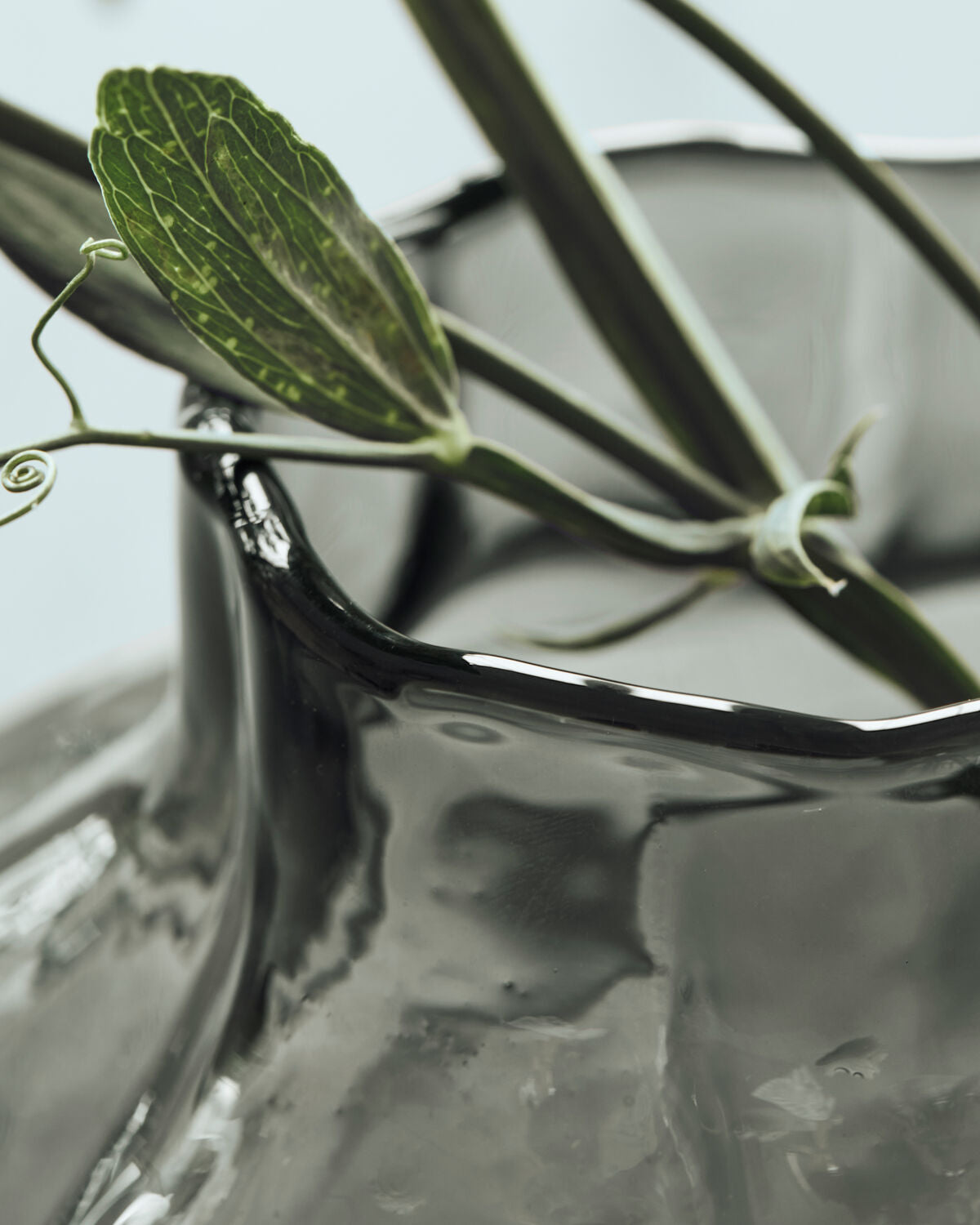 Vase, HDTurn, Rauchgrau in Rauchgrau präsentiert im Onlineshop von KAQTU Design AG. Vase ist von House Doctor