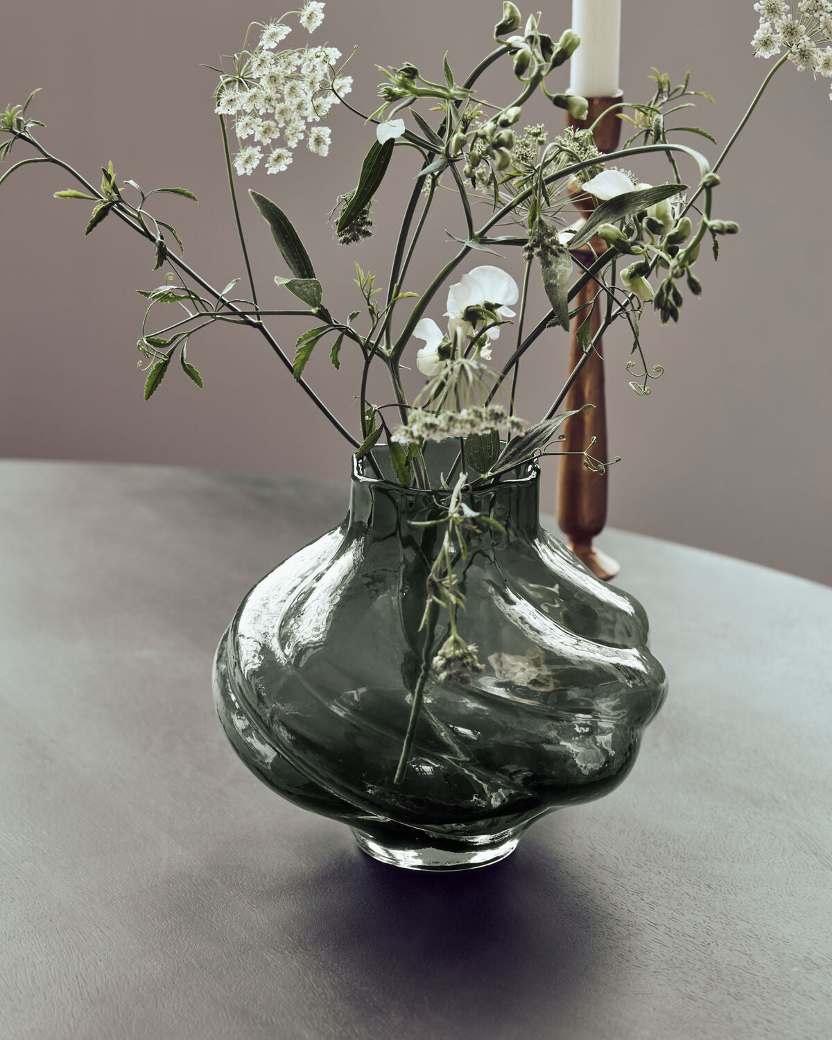 Vase, HDTurn, Rauchgrau in Rauchgrau präsentiert im Onlineshop von KAQTU Design AG. Vase ist von House Doctor