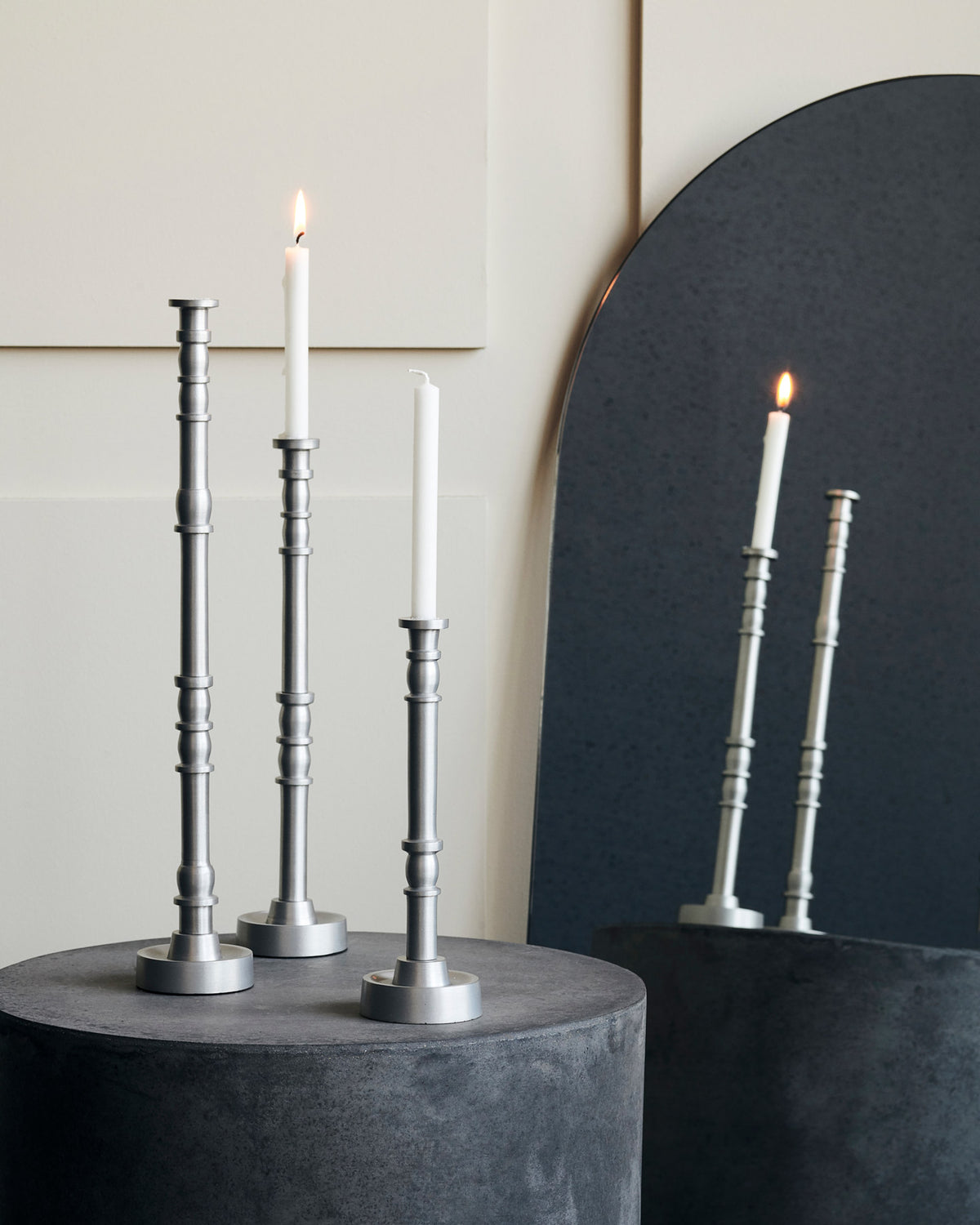 Kerzenständer, Jersey in Silber oxidiert präsentiert im Onlineshop von KAQTU Design AG. Einzelleuchter ist von House Doctor