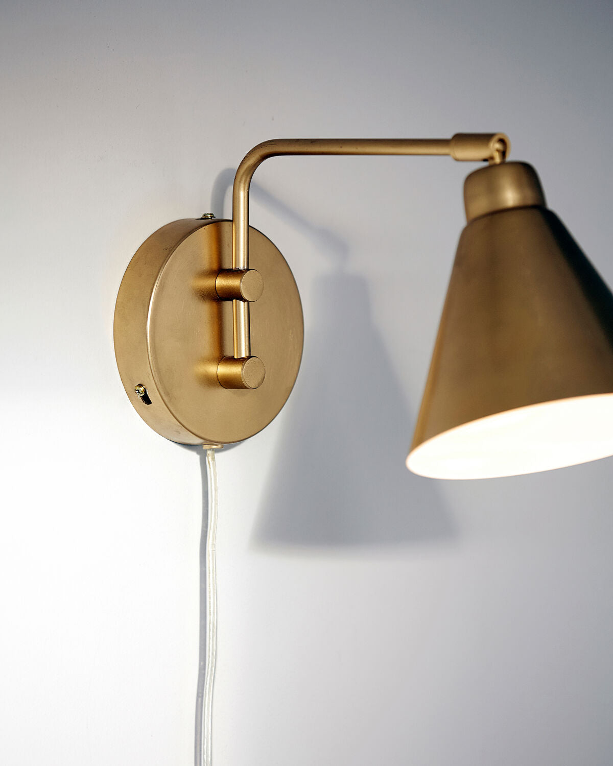 Wandleuchte, Game, Messing in Messing präsentiert im Onlineshop von KAQTU Design AG. Wandleuchte ist von House Doctor