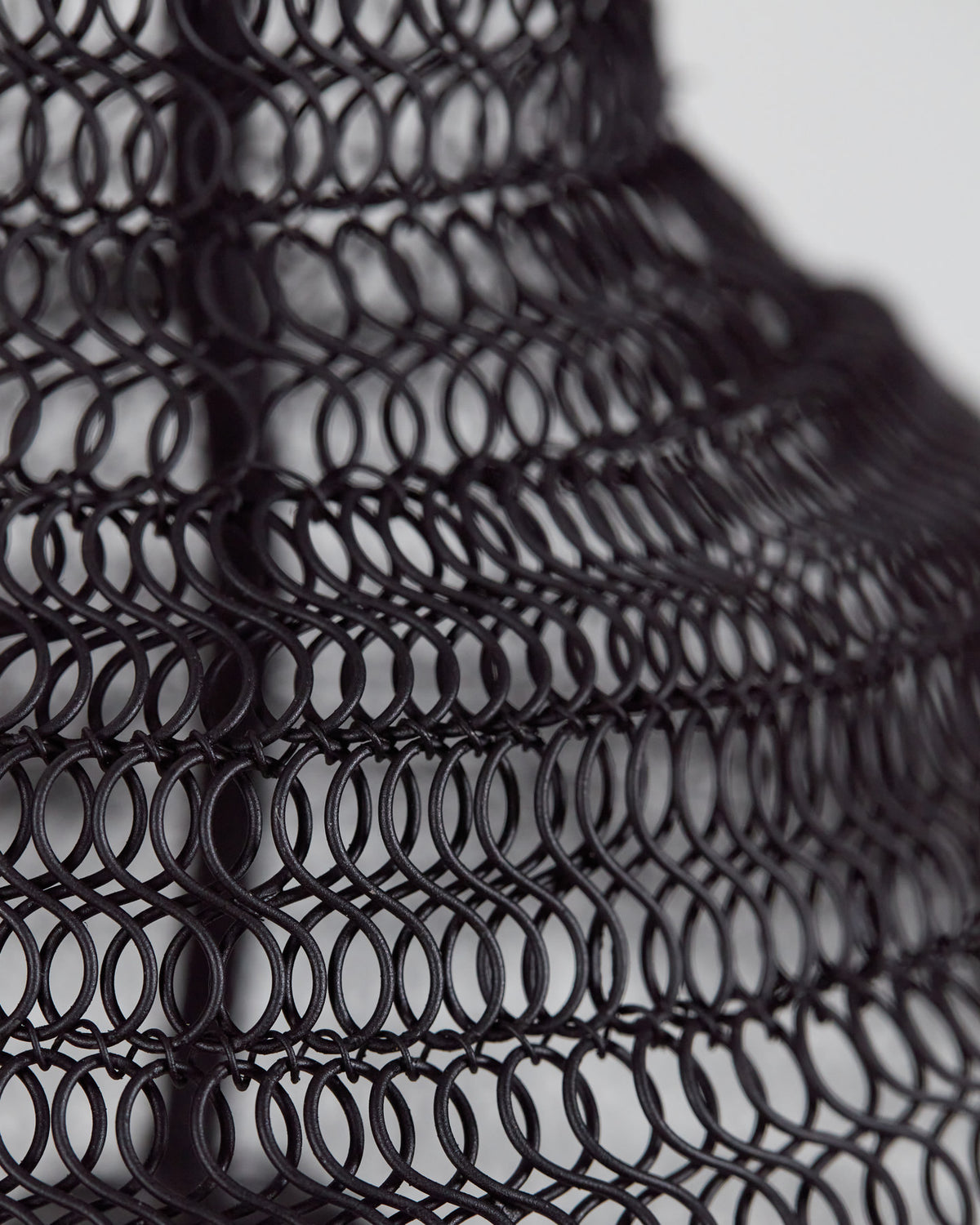 Lampe, HDMesh, Schwarz in Schwarz präsentiert im Onlineshop von KAQTU Design AG. Pendelleuchte ist von House Doctor