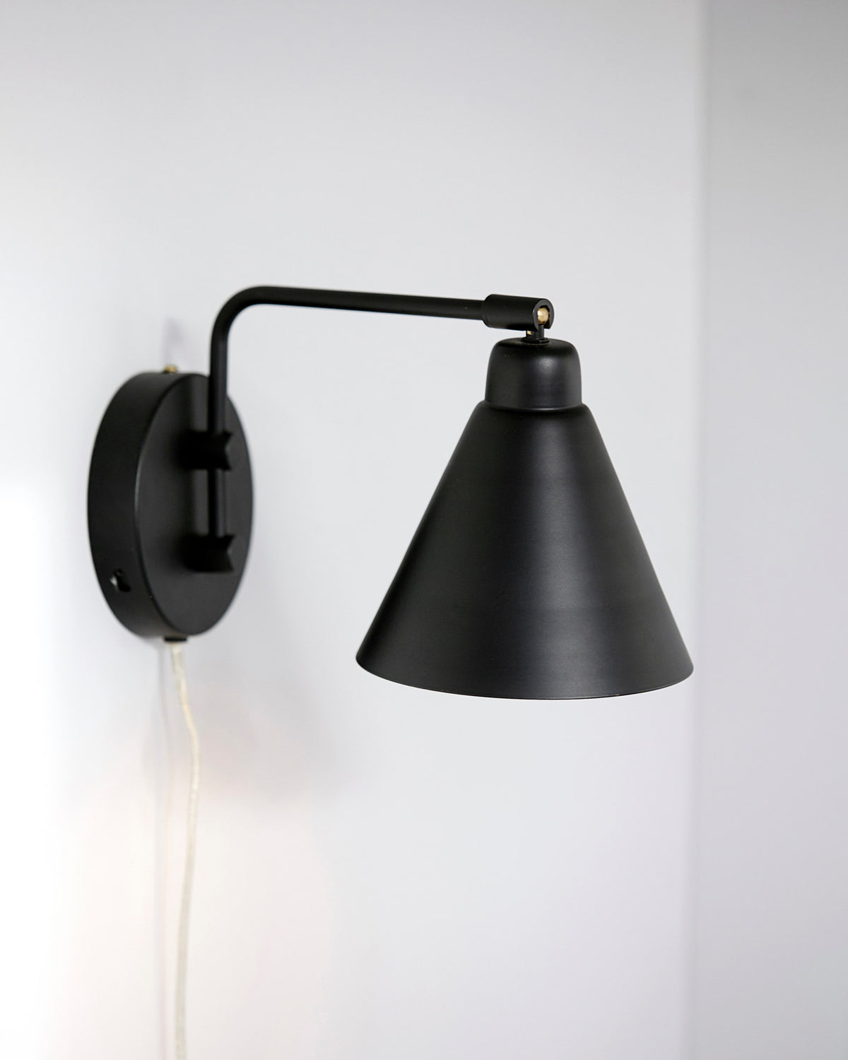 Wandleuchte, Game in Schwarz präsentiert im Onlineshop von KAQTU Design AG. Wandleuchte ist von House Doctor