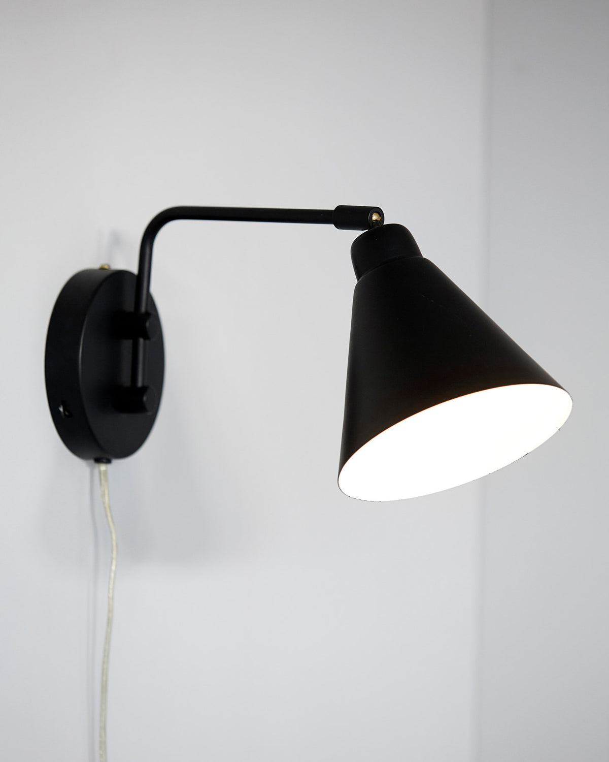 Wandleuchte, Game in Schwarz präsentiert im Onlineshop von KAQTU Design AG. Wandleuchte ist von House Doctor