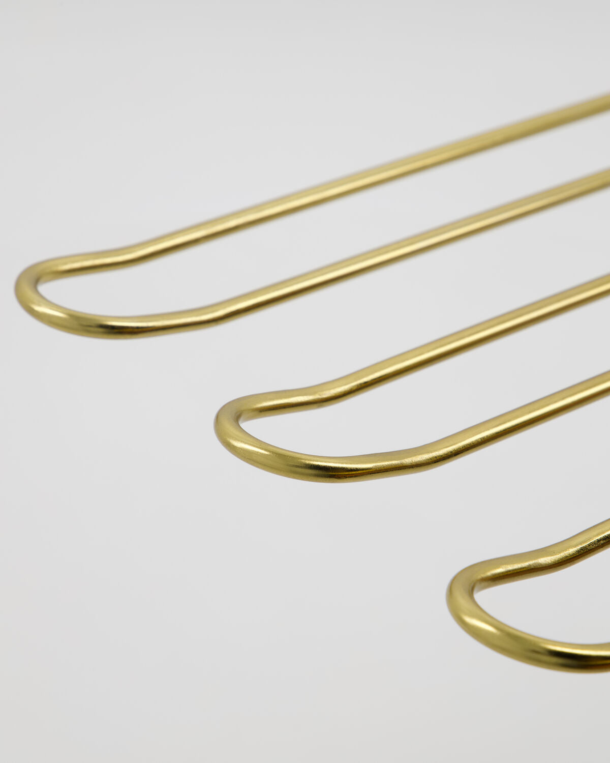Glass rack, HDStilio, Antikgoldenes Finish in Antikgoldenes Finish präsentiert im Onlineshop von KAQTU Design AG. Wandregal ist von House Doctor