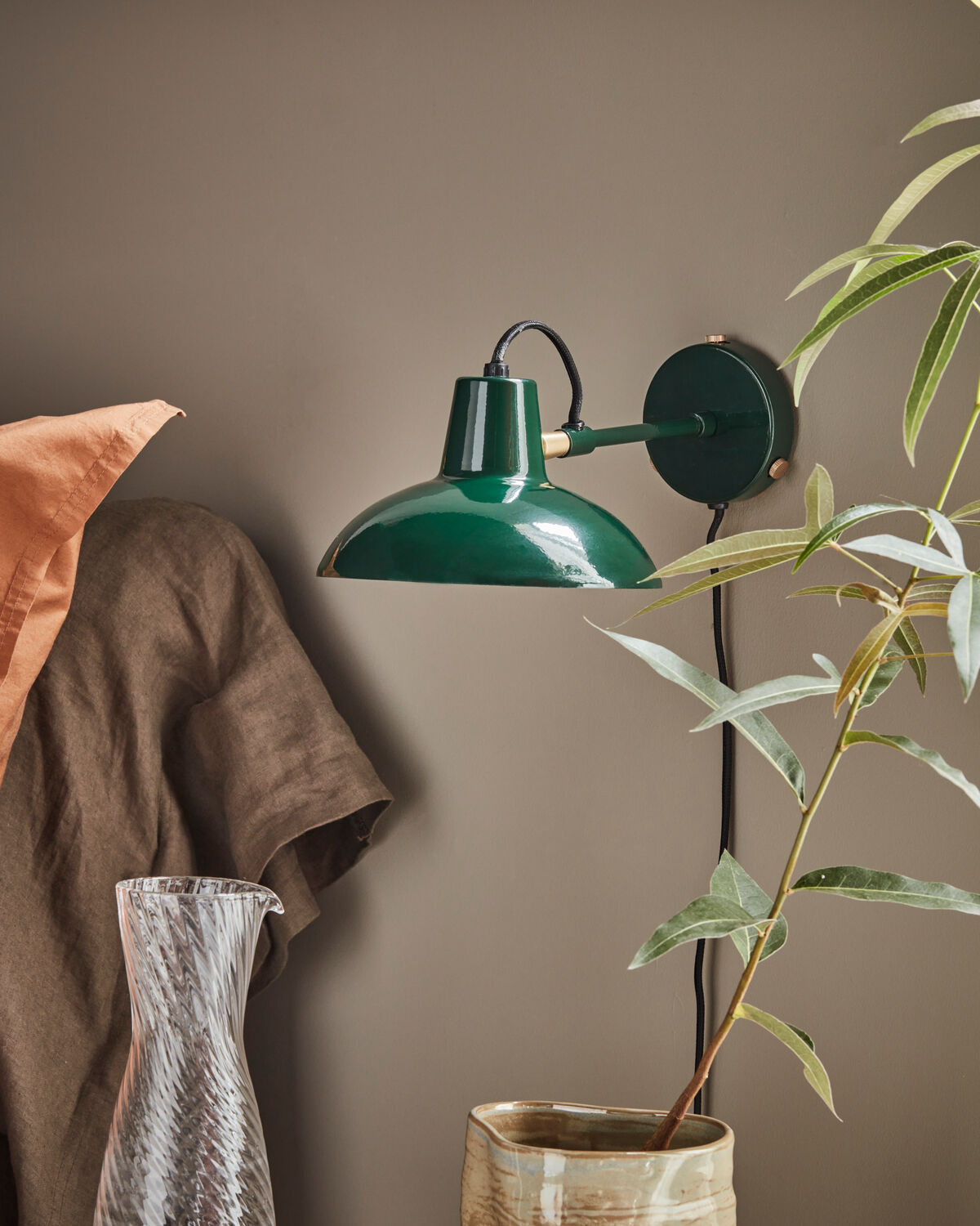 Wandleuchte, HDDesk, Grün in Grün präsentiert im Onlineshop von KAQTU Design AG. Wandleuchte ist von House Doctor