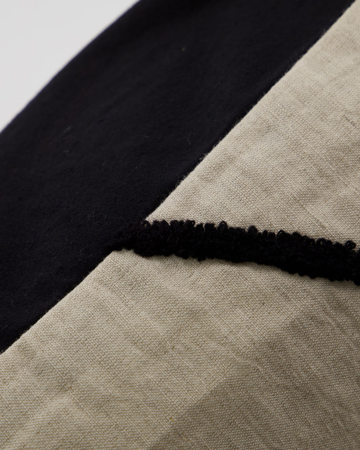 Kissenbezug, HDFly, Schwarz;Off-White in Schwarz, Off-White präsentiert im Onlineshop von KAQTU Design AG. Deko Kissenbezug ist von House Doctor