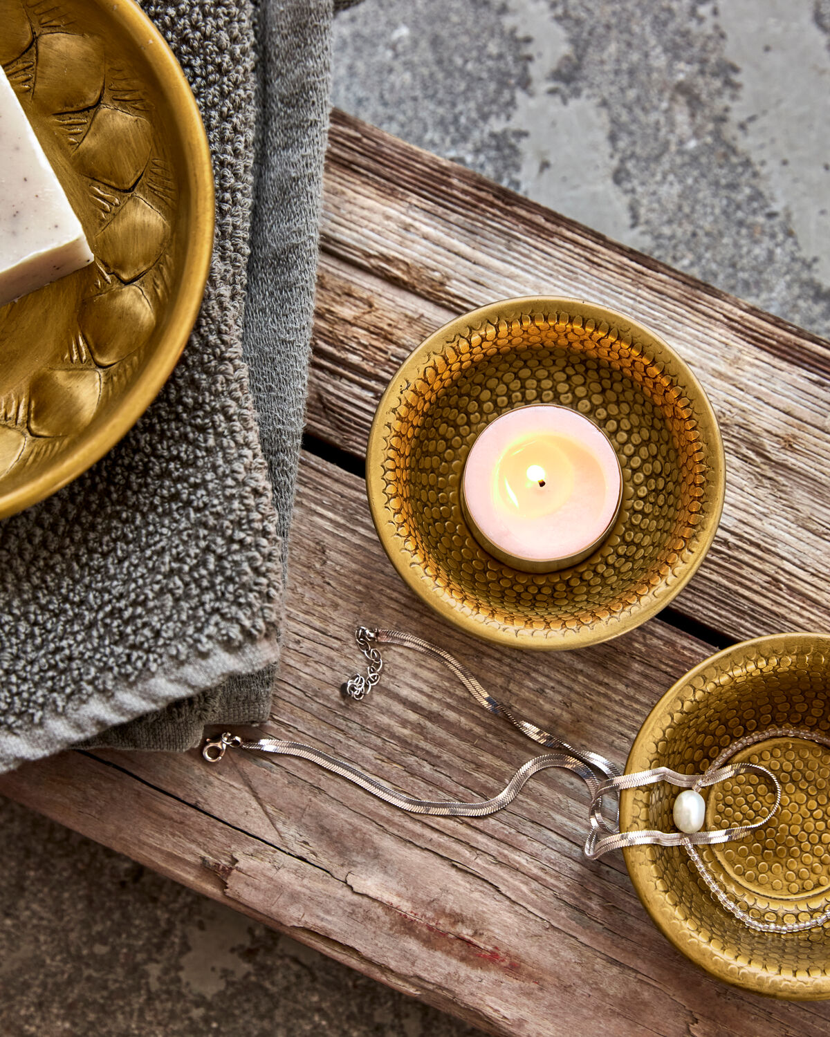 Schüssel, HDBaku, Gold in Gold präsentiert im Onlineshop von KAQTU Design AG. Tablett ist von House Doctor