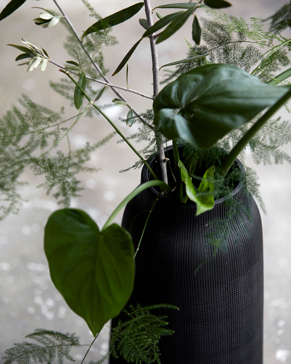 Vase, Groove in Schwarz präsentiert im Onlineshop von KAQTU Design AG. Vase ist von House Doctor