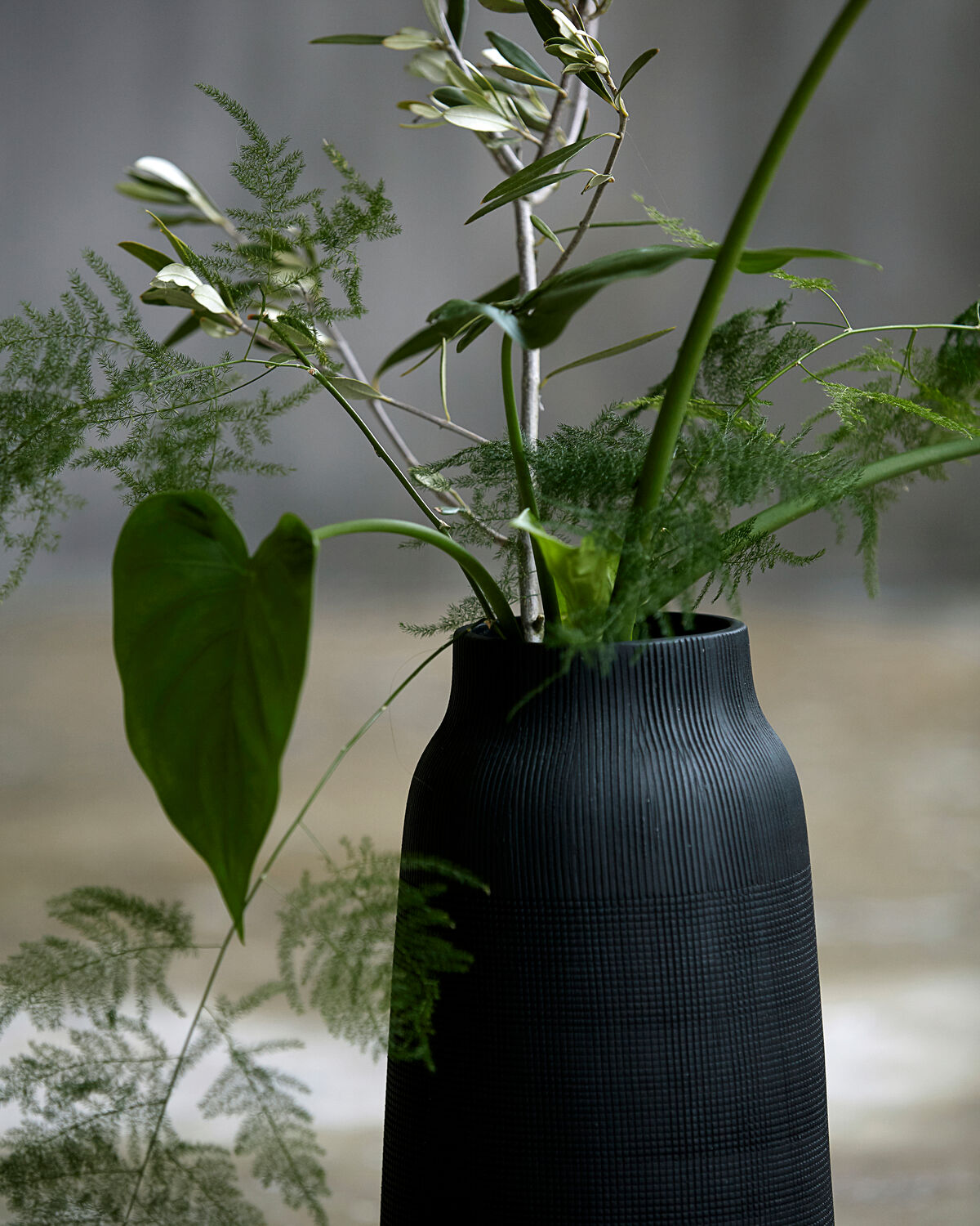 Vase, Groove in Schwarz präsentiert im Onlineshop von KAQTU Design AG. Vase ist von House Doctor