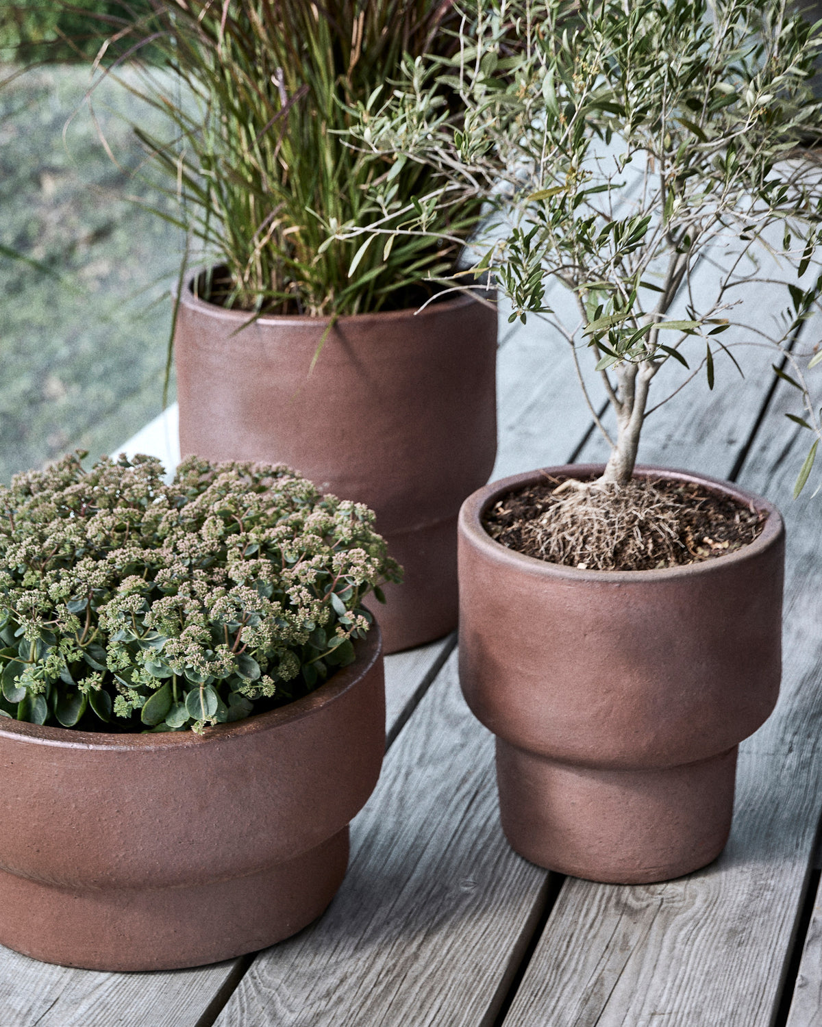 Blumentopf HDTerra in Antikes Braun aus Ton mit matter, unregelmässiger Oberfläche