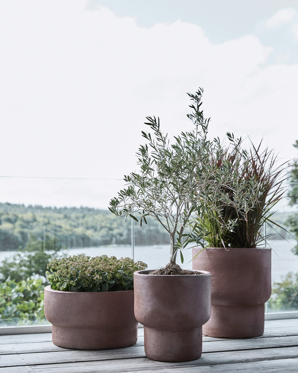 Blumentopf HDTerra in Antikes Braun aus Ton mit matter, unregelmässiger Oberfläche