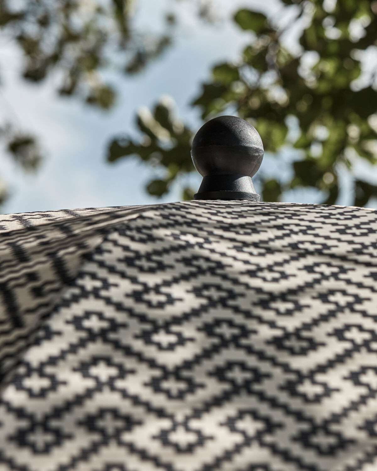 Strand-/Gartenschirm, HDPort in Black/Sand präsentiert im Onlineshop von KAQTU Design AG. Sonnenschirm ist von House Doctor